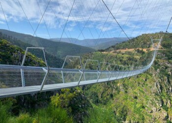 Maior ponte pedonal suspensa