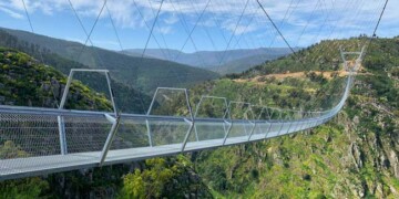 Maior ponte pedonal suspensa