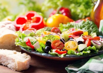 dicas para melhorar saladas frias
