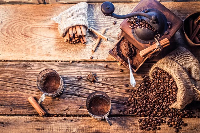 Aprenda o segredo de unir o café com canela. Tome nota! unir o café com canela