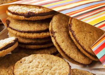 bolachas com recheio de chocolate