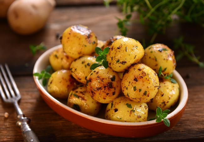As melhores batatas assadas com cerveja. Irresistíveis! batatas assadas com cerveja