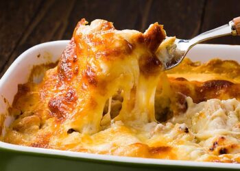 massa gratinada com frango