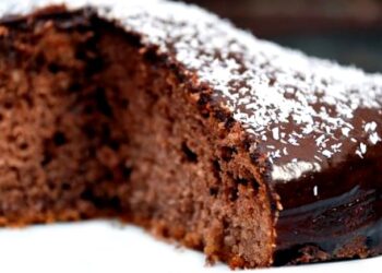 bolo de chocolate e coco