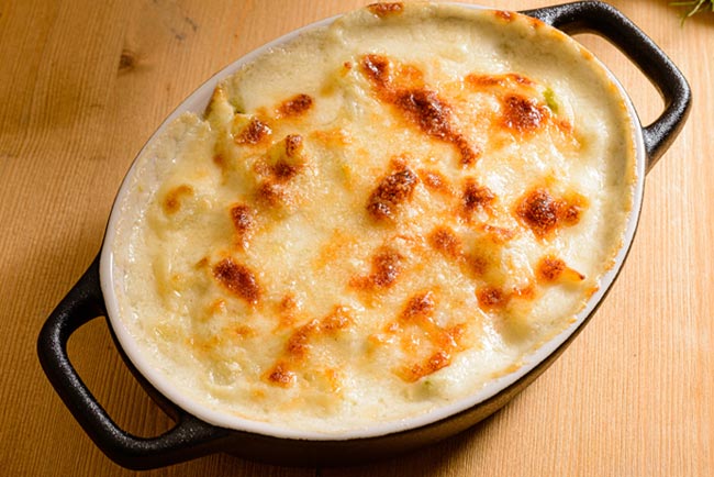 Faça a melhor massa gratinada com frango. É tão boa! Massa gratinada com frango no forno