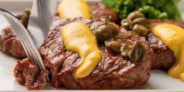bife com molho de mostarda