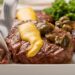 bife com molho de mostarda