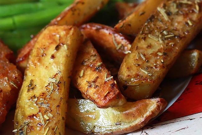 As melhores batatas assadas com orégãos. São especiais! batatas assadas com orégãos