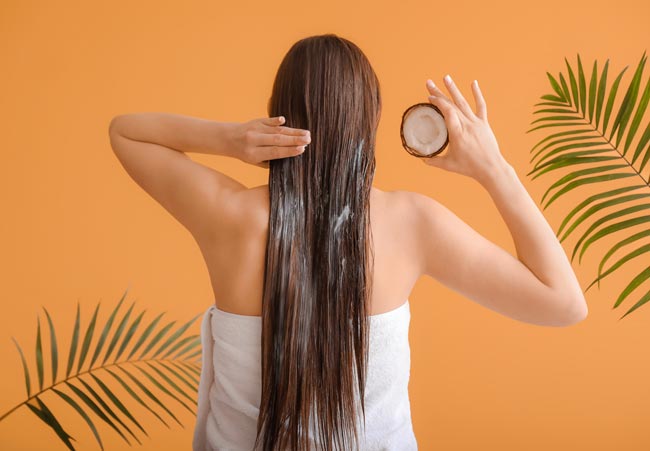 Como usar óleo de coco para um cabelo macio e fabuloso óleo de coco para um cabelo macio