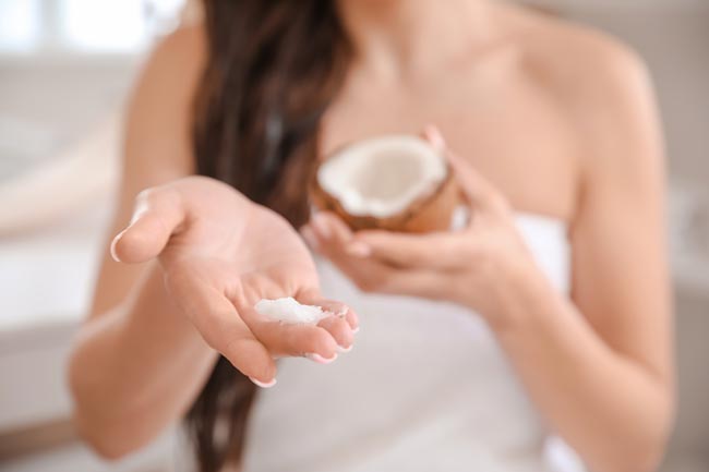 Como usar óleo de coco para um cabelo macio e fabuloso óleo de coco para um cabelo macio