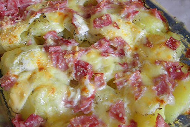 Deliciosas batatas assadas no forno. São irresistíveis! Deliciosas batatas assadas no forno