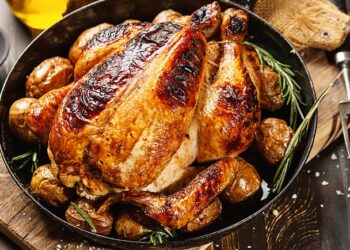 Frango assado no forno com batata assada
