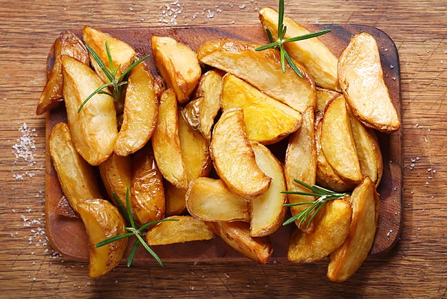 Batatas assadas rústicas irresistíveis Batatas assadas rústicas
