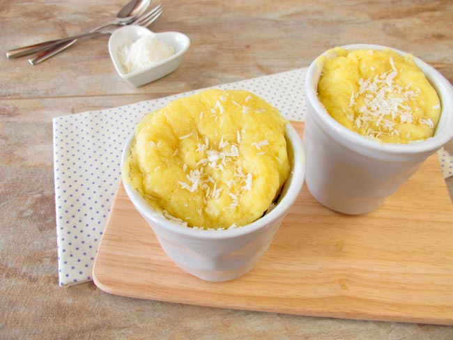 Super rápido! Bolo de iogurte feito no microondas Bolo de iogurte feito no microondas