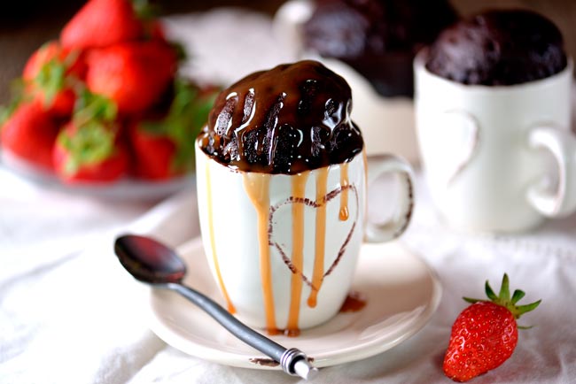 3 receitas de bolo na caneca de chocolate. Nunca sobra! bolo na caneca de chocolate