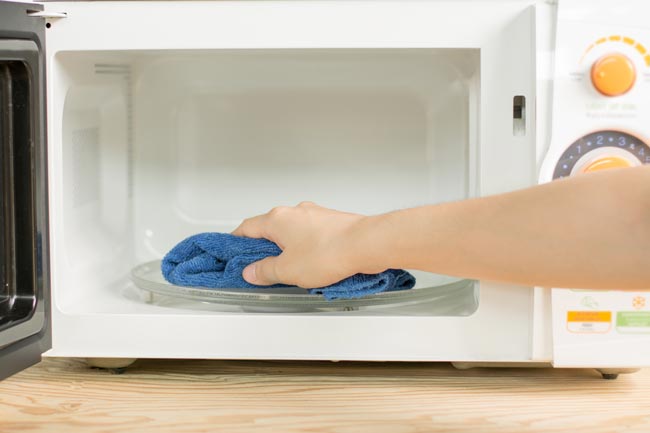 Como limpar o microondas eficazmente. Tome nota! Como limpar o microondas