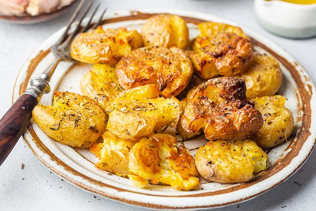 Perfeitas e suculentas batatas assadas
