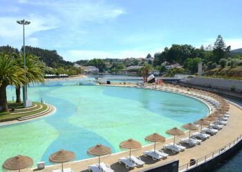 maior piscina de ondas de Portugal