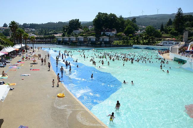 Praia das Rocas abre a maior piscina de ondas de Portugal maior piscina de ondas de Portugal