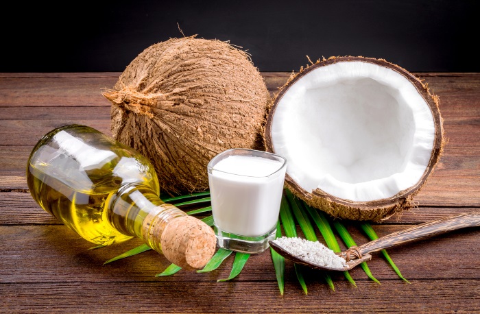 12 boas razões para usar óleo de coco virgem na pele (com receitas) óleo de coco virgem na pele