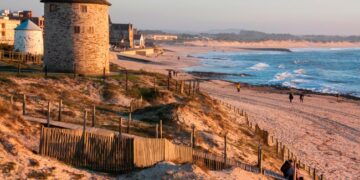 praia portuguesa que venceu o Prémio Cinco Estrelas Regiões