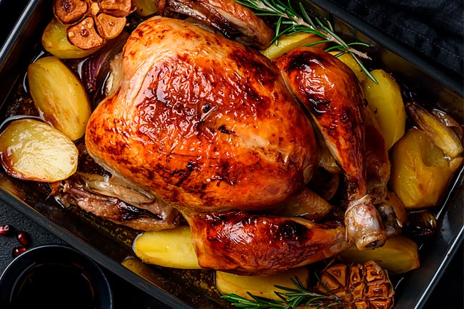 As 4 regras de ouro para um frango assado suculento e irresistível regras de ouro para um frango assado suculento