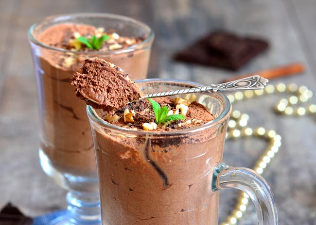 Mousse de chocolate tradicional e cremosa. Que doce tentação! Mousse de chocolate tradicional e cremosa