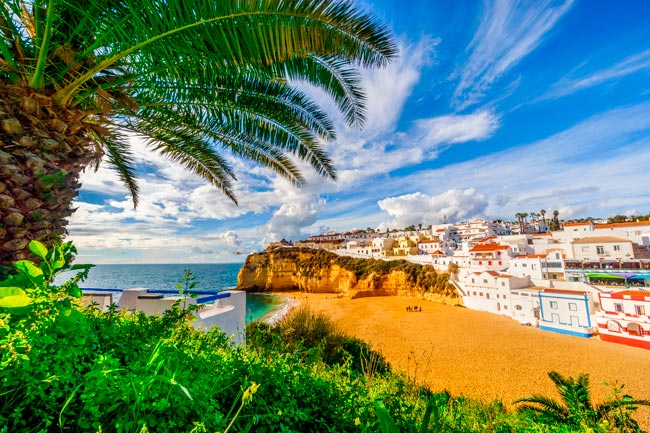 A Praia do Carvoeiro já foi eleita a melhor da Europa Praia do Carvoeiro