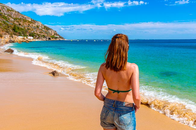 A Praia da Arrábida que já foi eleita a melhor praia da Europa Praia da Arrábida