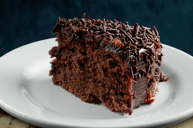 3 receitas de bolo de chocolate húmido e cremoso bolo de chocolate húmido e cremoso