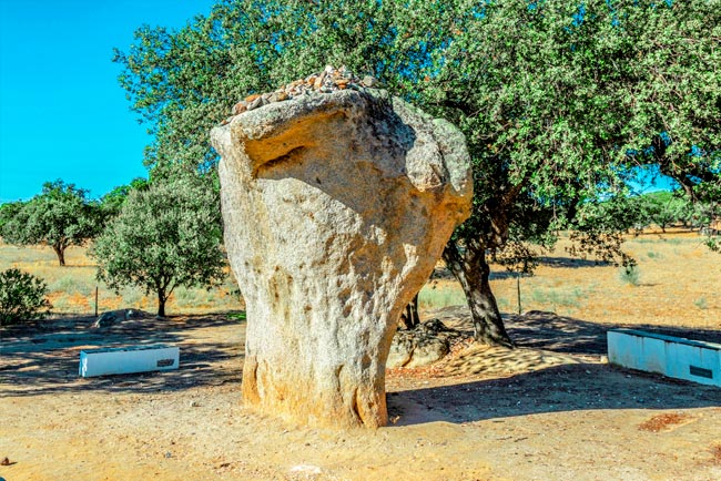 Rocha dos Namorados: atração turística em Reguengos de Monsaraz Rocha dos Namorados