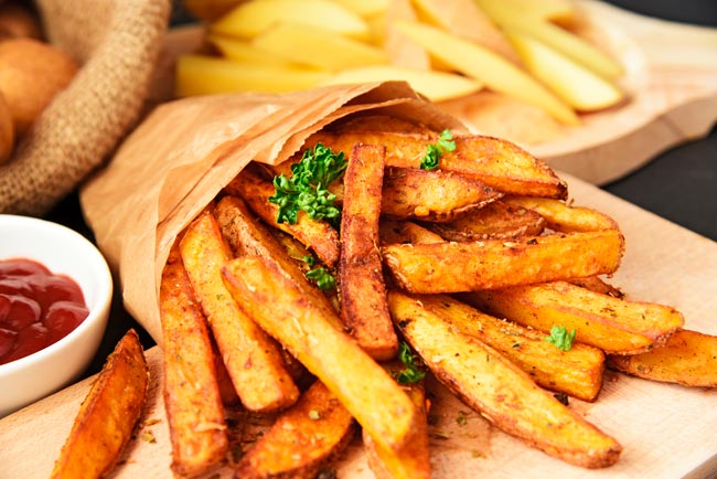 8 dicas para fazer batatas fritas caseiras perfeitas! batatas fritas caseiras