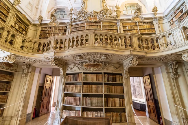 A Biblioteca do Palácio Nacional de Mafra é das mais bonitas do mundo Biblioteca do Palácio Nacional de Mafra