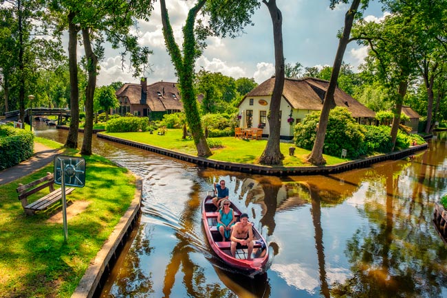 Giethoorn: a Veneza holandesa onde não há carros Giethoorn