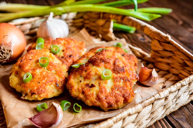 Como fazer pataniscas de bacalhau fofas e tradicionais Como fazer pataniscas de bacalhau