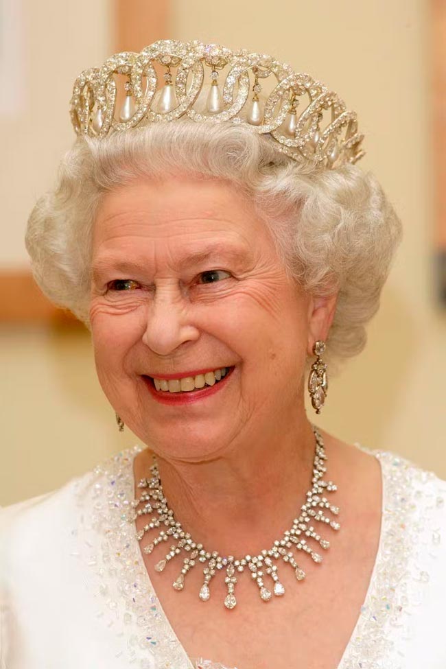 As mais belas joias de Elizabeth II joias de Elizabeth II