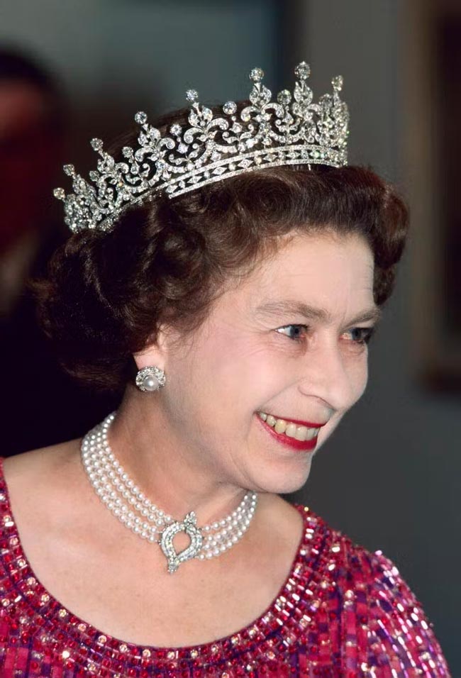 As mais belas joias de Elizabeth II joias de Elizabeth II