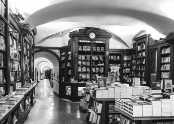 A livraria mais antiga do mundo é portuguesa