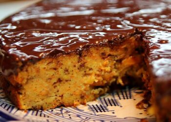 receitas de bolo de cenoura com cobertura de chocolate