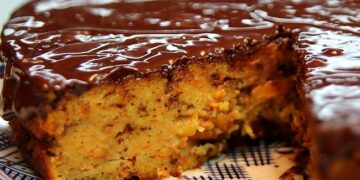receitas de bolo de cenoura com cobertura de chocolate