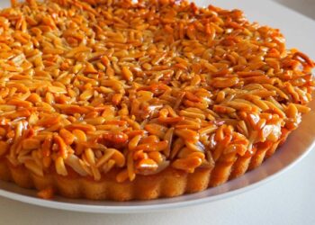 tarte de amêndoa tradicional caramelizada