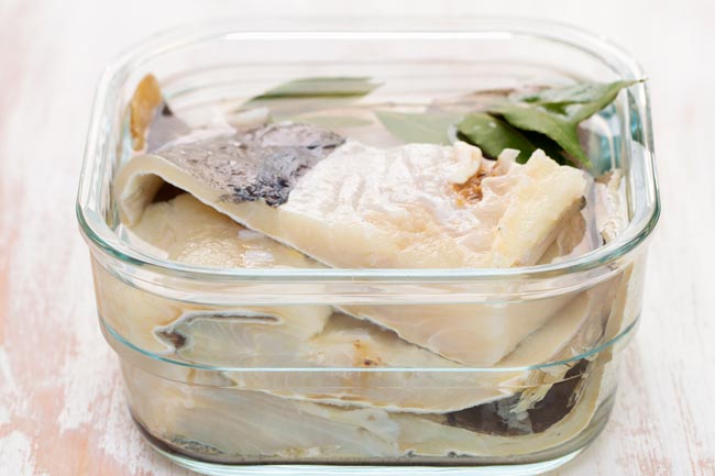 Aprenda a dessalgar bacalhau de forma rápida dessalgar bacalhau