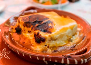 Francesinha à moda do Porto com molho