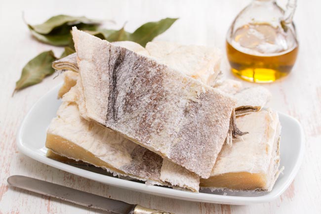 Aprenda a dessalgar bacalhau de forma rápida dessalgar bacalhau