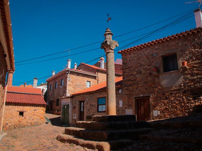 Visitar Penha Garcia e a praia fluvial, o castelo e os fósseis Visitar Penha Garcia