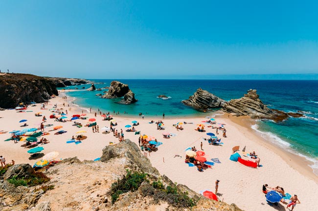 Foi eleita a melhor praia da Costa Alentejana! Descubra qual é. melhor praia da Costa Alentejana