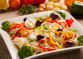 Salada de bacalhau com legumes
