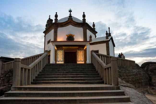 A Capela do Senhor da Pedra e os seus mistérios Capela do Senhor da Pedra