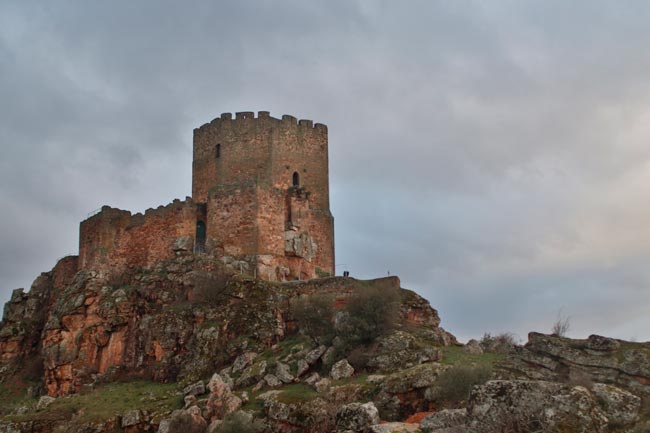 Algoso: a aldeia, as lendas e o castelo Algoso