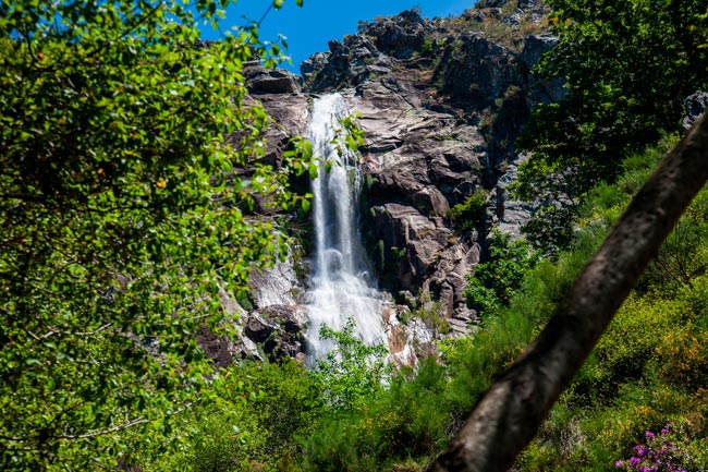 Frecha da Mizarela: a maior cascata de Portugal Continental Frecha da Mizarela